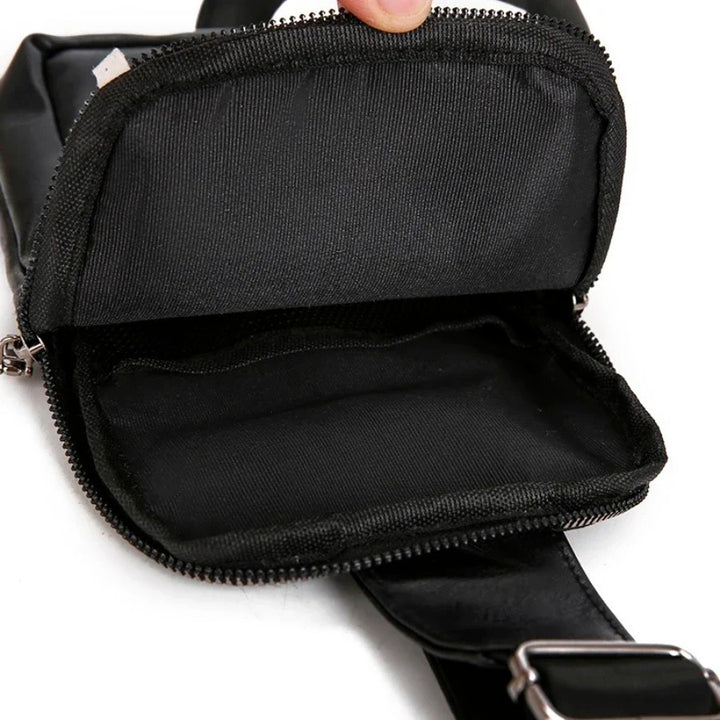 Intérieur de la Petite Sacoche Poitrine Homme – compartiment zippé pour cartes et clés (23×14×4 cm)