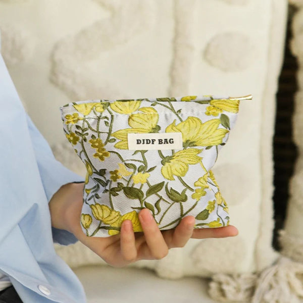 Petite trousse à maquillage fleurie - jaune