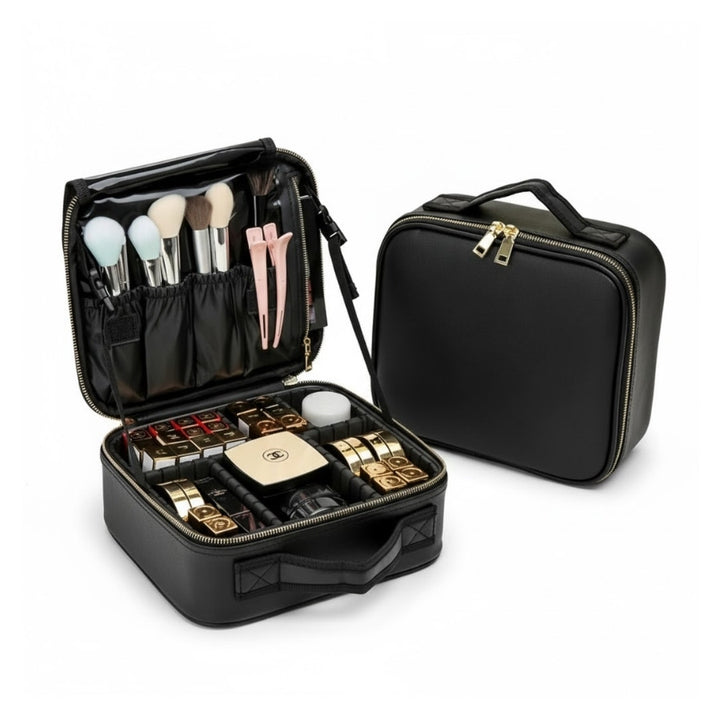 Petite Trousse de Maquillage Façon Vanity couleur noir avec du cosmétique a l'intérieur