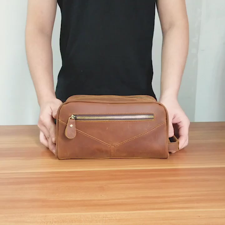 Trousse de toilette en Cuir Noir, en vidéo, vue à 360° et vue des différents compartiments