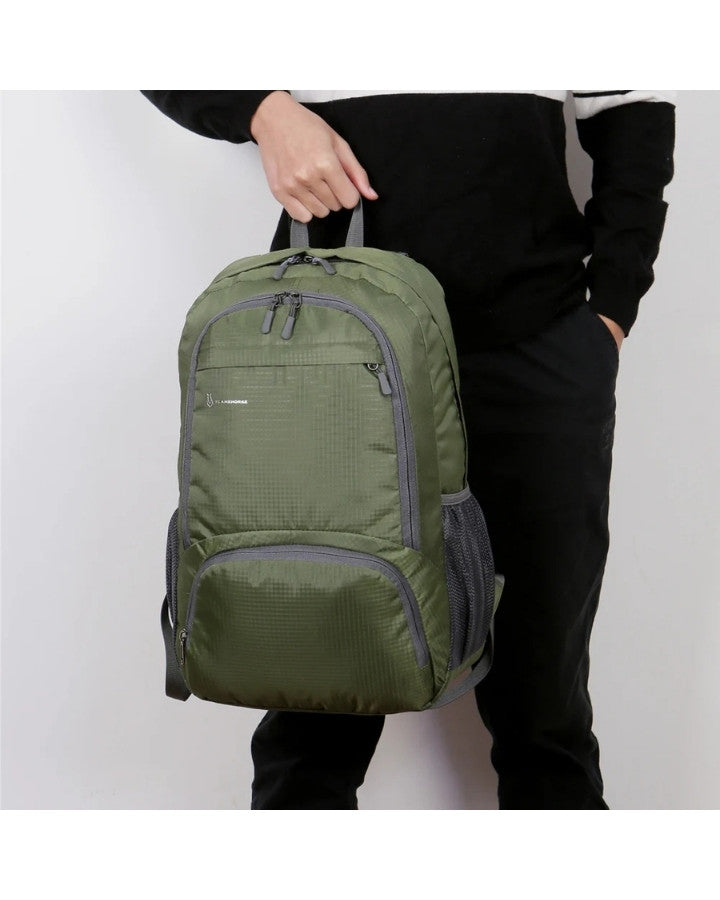 Sac à Dos en Nylon Léger Pliable, kaki, porté à la main