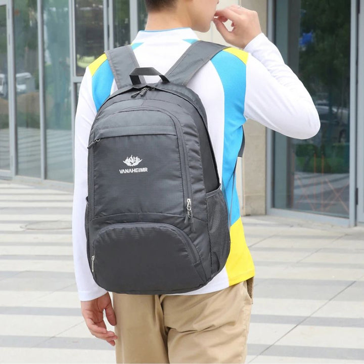 Sac à Dos Pliable, gris foncé, porté sur le dos