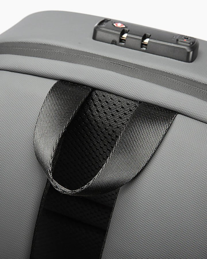 Sac à Dos Voyage Antivol, zoom sur la poignée du sac et la fermeture étanche et matière imperméable