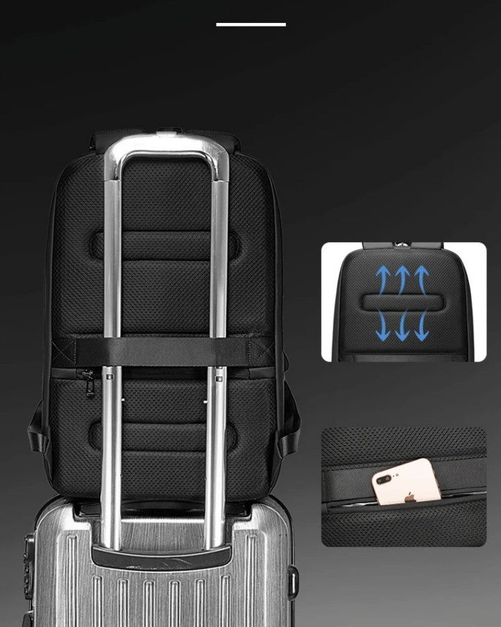 fixation du sac à dos BANGE sur valise grâce à la sangle trolley
