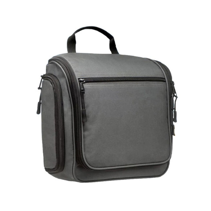 Trousse de toilette grise déperlante avec grande poche frontale et poignée de transport.