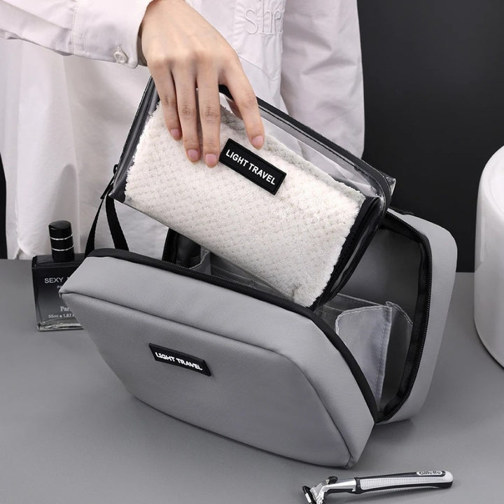pochette intérieure amovible d’une trousse de toilette pour homme