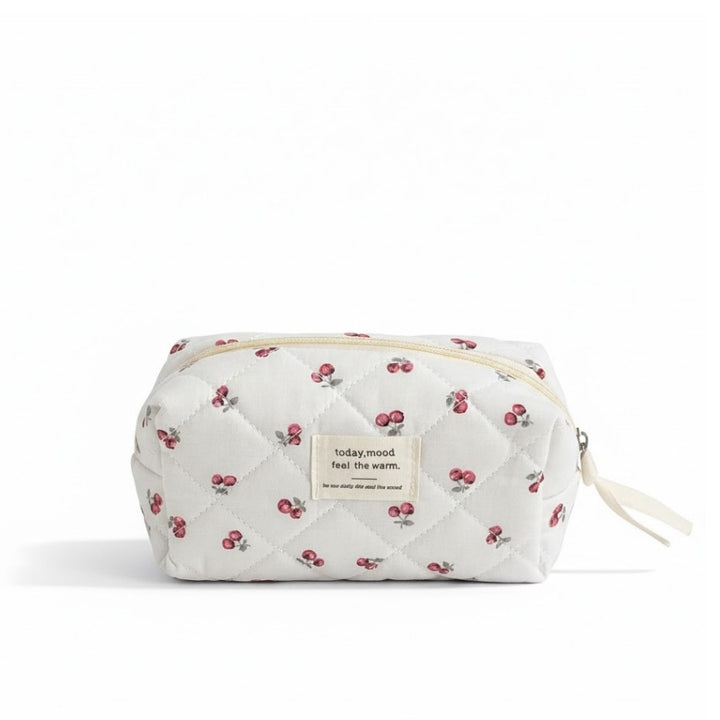 Petite trousse de toilette Cerise Today Mood tissu matelassé blanc et rouge