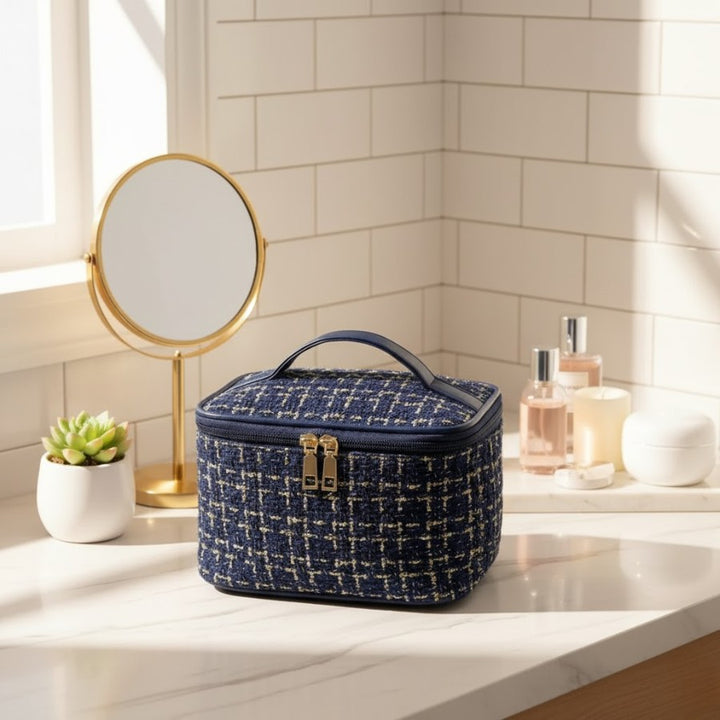 Vanity Tissu Femme - Tweed dans une salle de bain, avec miroir rond de beauté