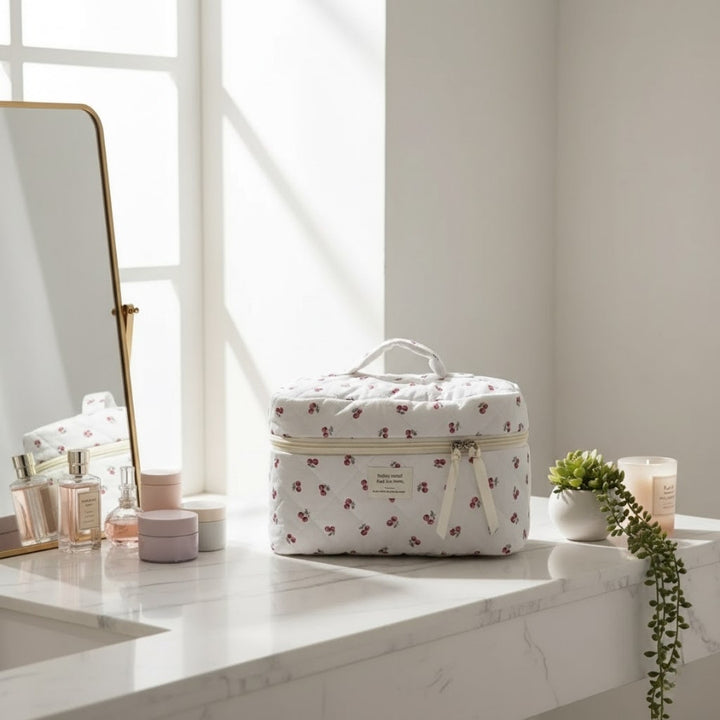 Vanity Trousse de toilette Femme motif cerises sur coiffeuse lumineuse