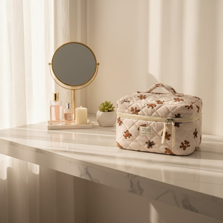 Vanity Trousse de Maquillage beige sur coiffeuse lumineuse